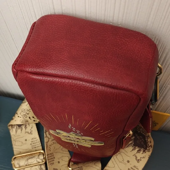 Universal Studios Harry Potter Mischief Bag With ID Clip - Picture 7 of 11